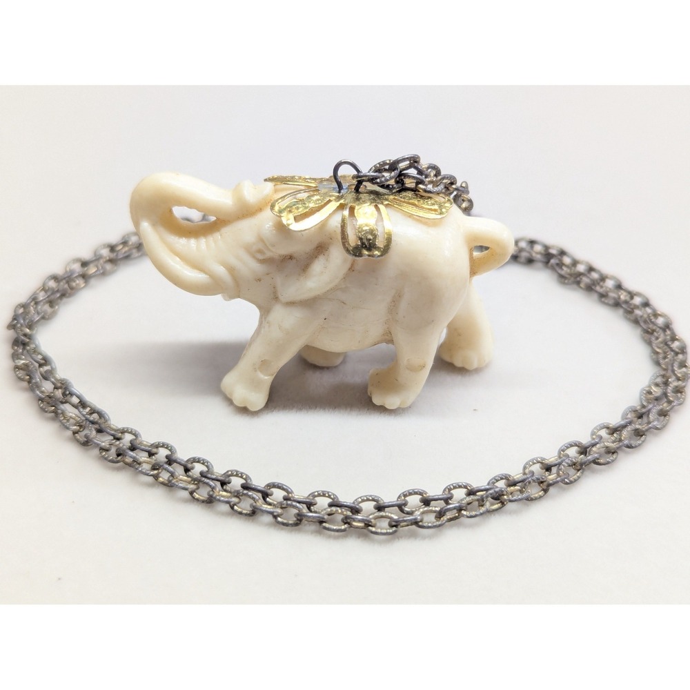 Vintage PLastic Elephant Pendant Necklace Cream Gold Safari Pacyderm Mastadon